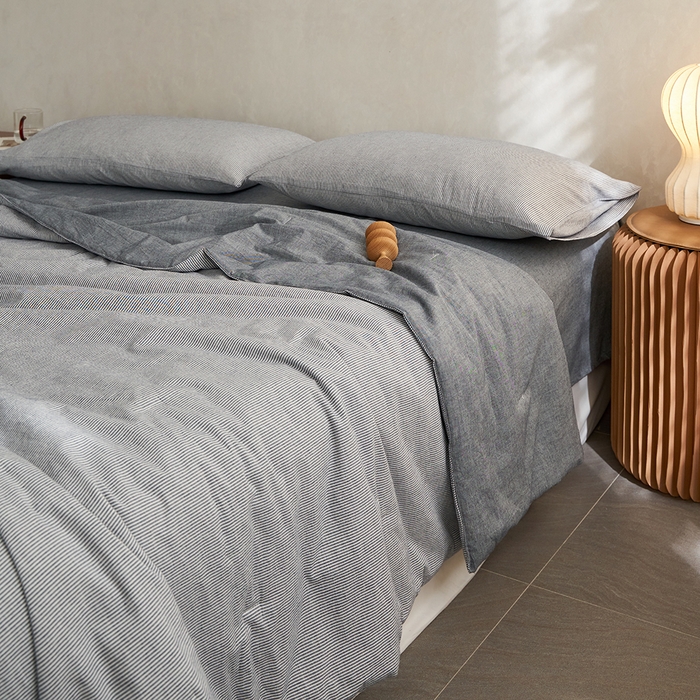 91家纺网 家纺一手货源 找家纺 千朵森 2026新款A类全棉色织水洗棉夏被夏被四件套 牛仔蓝细条纹