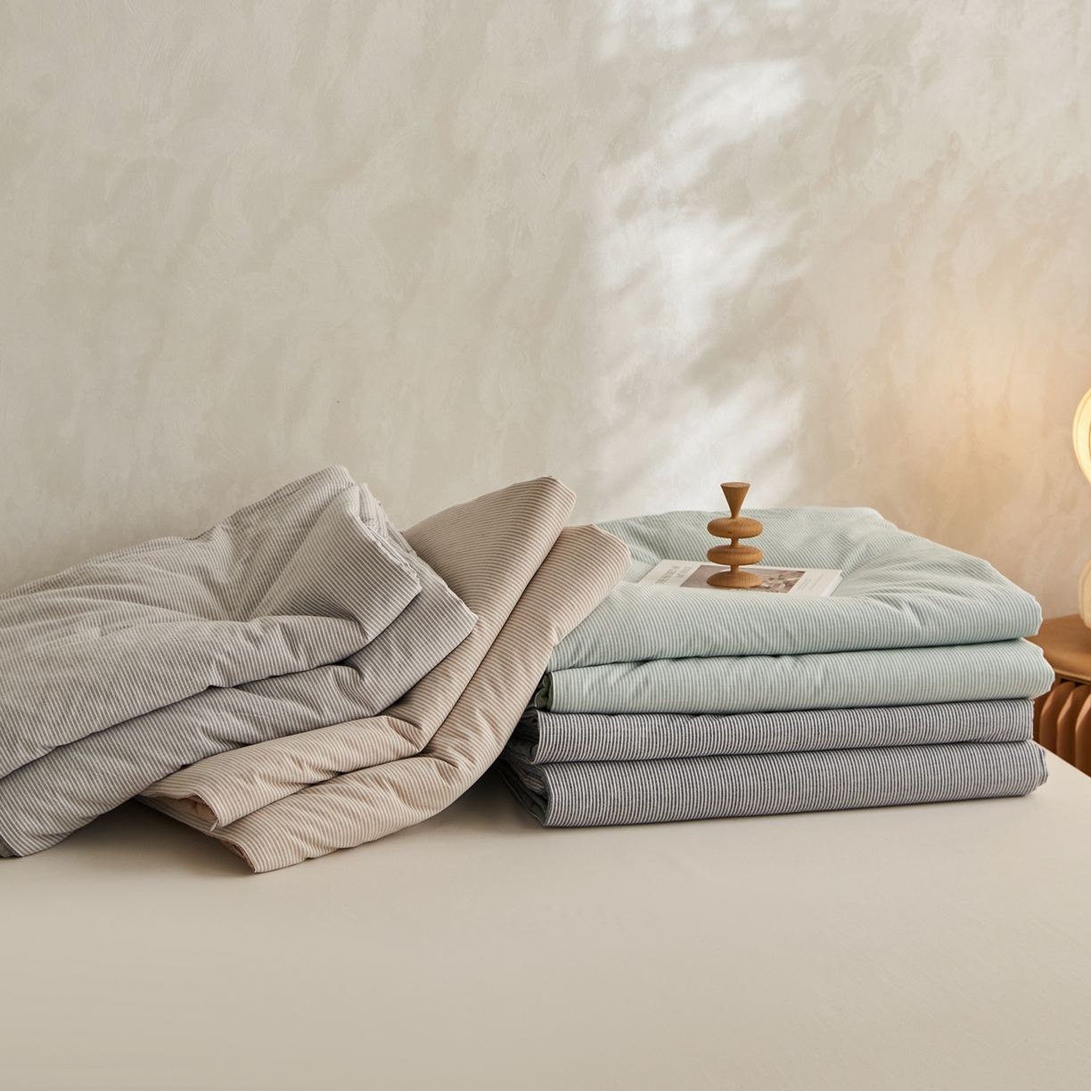 91家纺网 家纺一手货源 找家纺 千朵森 2026新款A类全棉色织水洗棉夏被夏被四件套 叠拍图