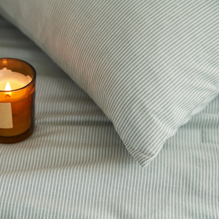 91家纺网 家纺一手货源 找家纺 千朵森 2026新款A类全棉色织水洗棉夏被夏被四件套 豆绿细条纹