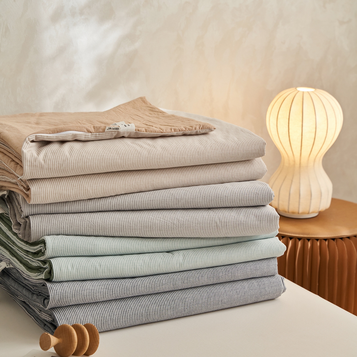 91家纺网 家纺一手货源 找家纺 千朵森 2026新款A类全棉色织水洗棉夏被夏被四件套 叠拍图