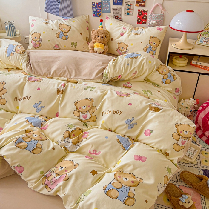 91家纺网 家纺一手货源 找家纺 欧妮家纺 2025新款AB版印花水洗棉四件套系列卡通床单被套学生宿舍床上三件套-提供买家秀 草莓奶熊