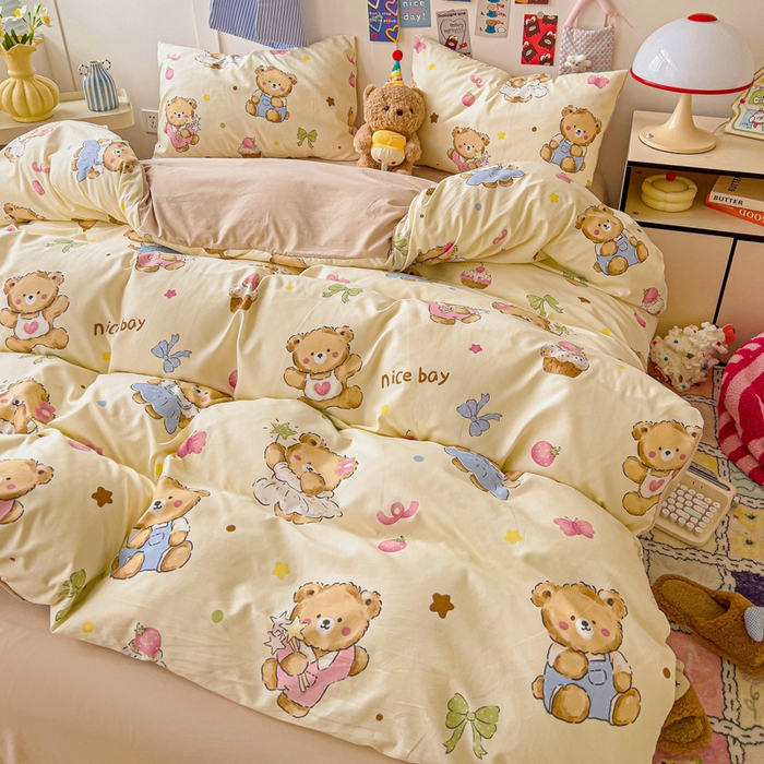 91家纺网 家纺一手货源 找家纺 欧妮家纺 2025新款AB版印花水洗棉四件套系列卡通床单被套学生宿舍床上三件套-提供买家秀 草莓奶熊