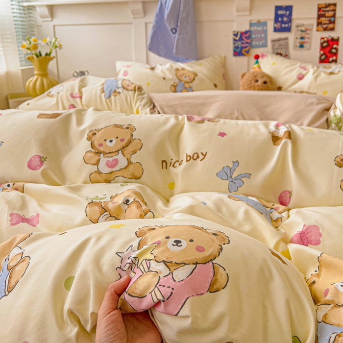 91家纺网 家纺一手货源 找家纺 欧妮家纺 2025新款AB版印花水洗棉四件套系列卡通床单被套学生宿舍床上三件套-提供买家秀 草莓奶熊