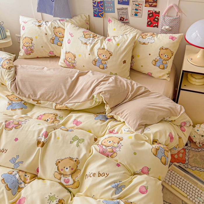 91家纺网 家纺一手货源 找家纺 欧妮家纺 2025新款AB版印花水洗棉四件套系列卡通床单被套学生宿舍床上三件套-提供买家秀 草莓奶熊