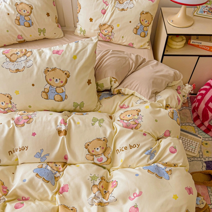 91家纺网 家纺一手货源 找家纺 欧妮家纺 2025新款AB版印花水洗棉四件套系列卡通床单被套学生宿舍床上三件套-提供买家秀 草莓奶熊