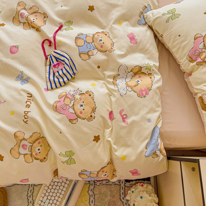 91家纺网 家纺一手货源 找家纺 欧妮家纺 2025新款AB版印花水洗棉四件套系列卡通床单被套学生宿舍床上三件套-提供买家秀 草莓奶熊