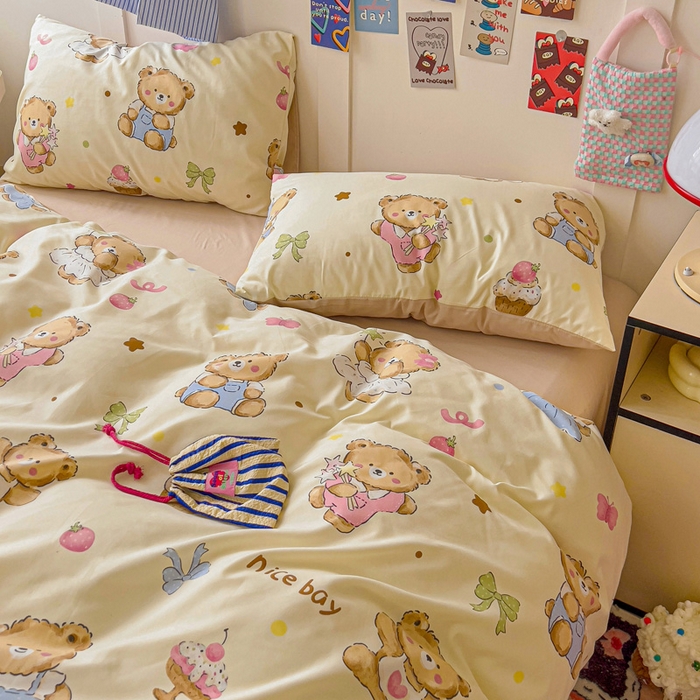 91家纺网 家纺一手货源 找家纺 欧妮家纺 2025新款AB版印花水洗棉四件套系列卡通床单被套学生宿舍床上三件套-提供买家秀 草莓奶熊