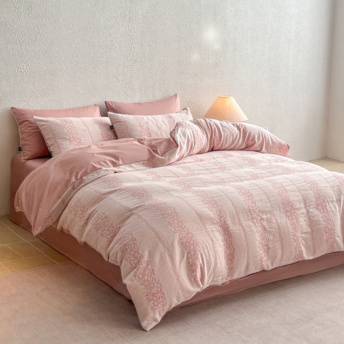 91家纺网 家纺一手货源 找家纺 恋人优选 2026新款全棉纯棉三层提花四件套 花蔓吟-粉