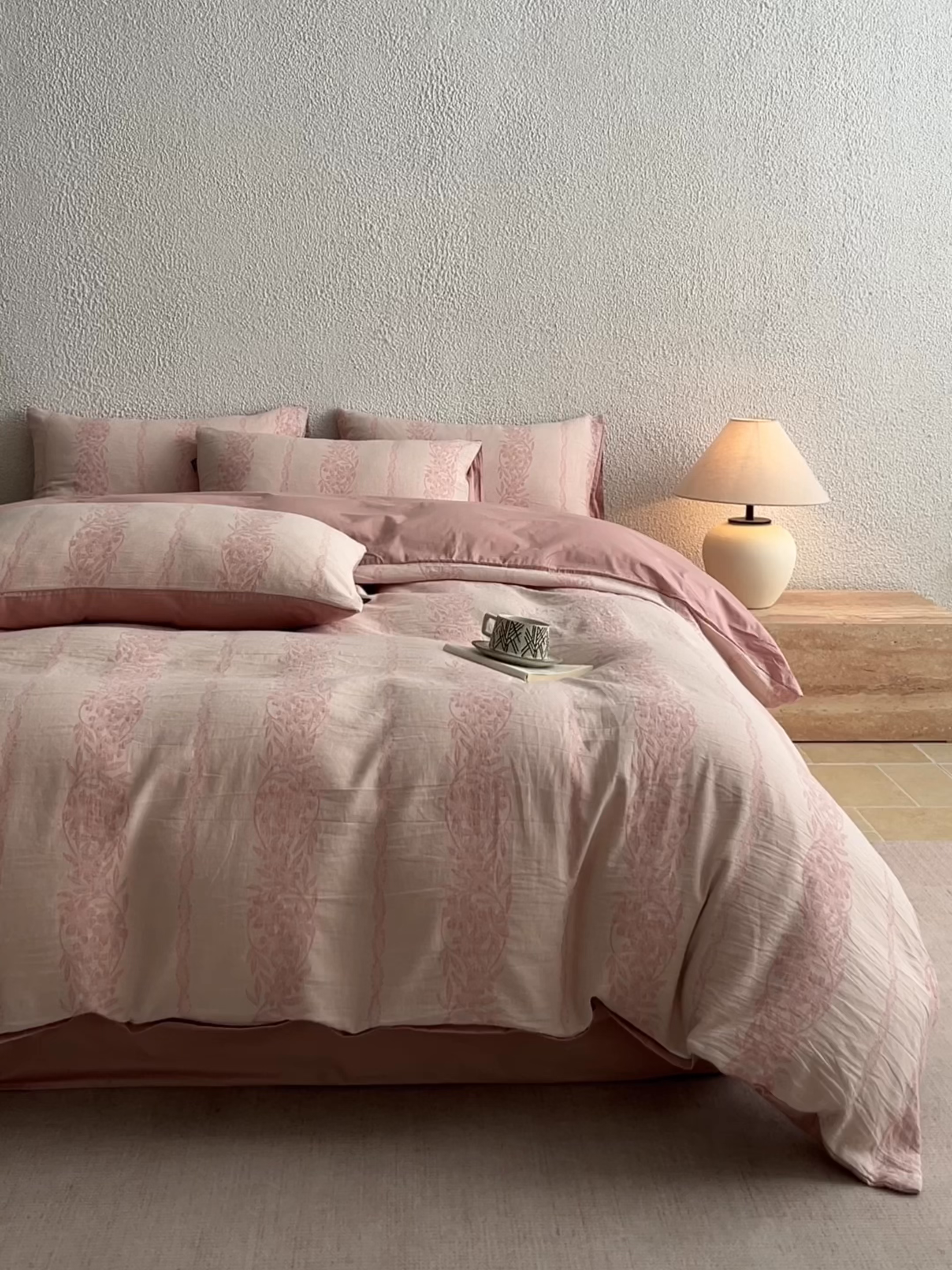 91家纺网 家纺一手货源 找家纺 恋人优选 2026新款全棉纯棉三层提花四件套 花蔓吟-粉