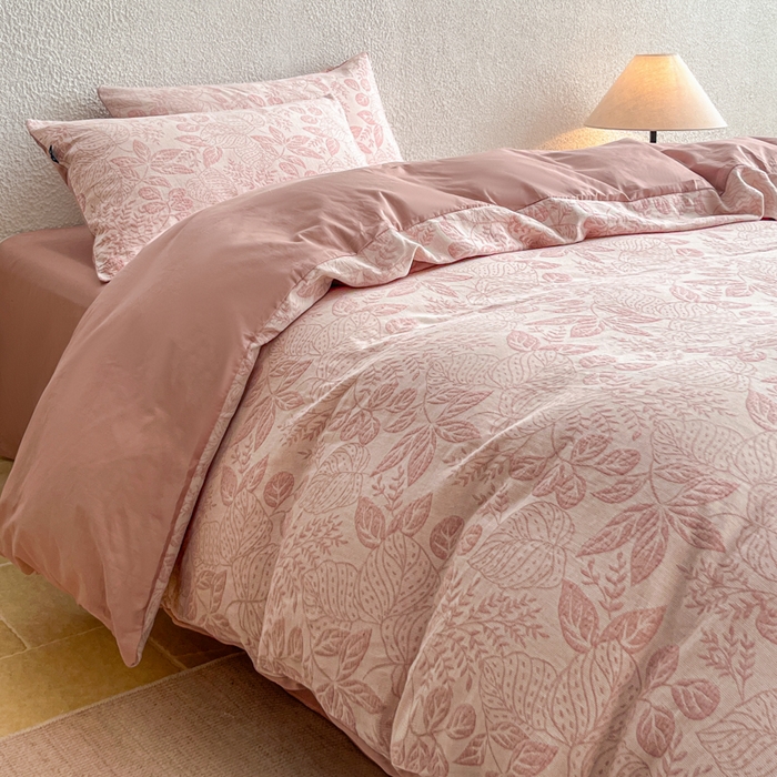 91家纺网 家纺一手货源 找家纺 恋人优选 2026新款全棉纯棉三层提花四件套 茎叶时光-粉