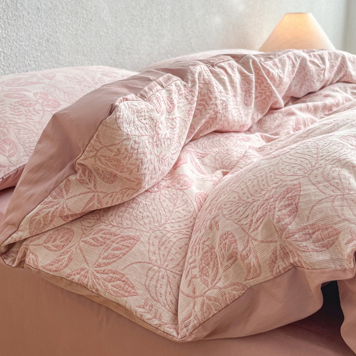 91家纺网 家纺一手货源 找家纺 恋人优选 2026新款全棉纯棉三层提花四件套 茎叶时光-粉