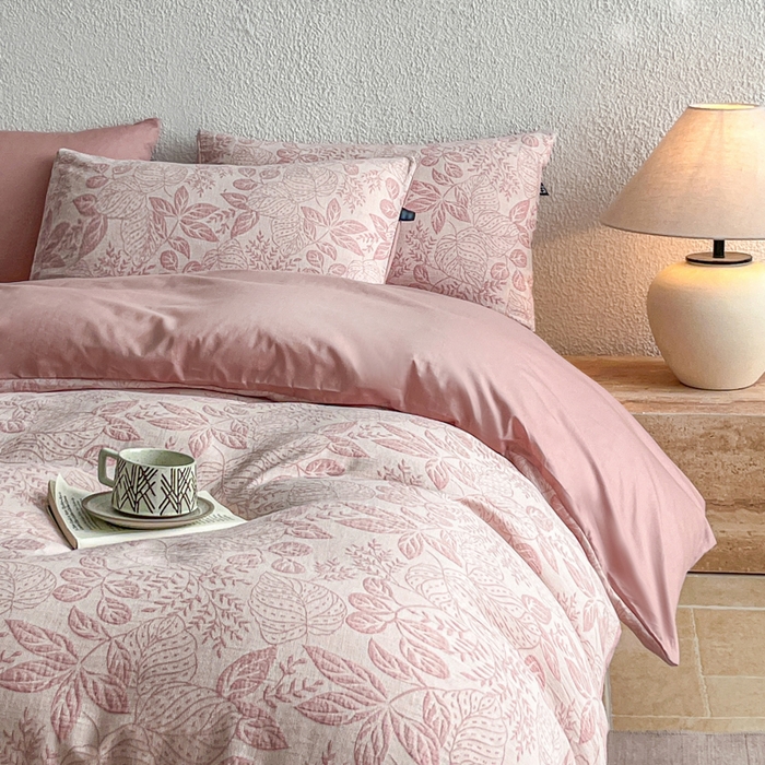 91家纺网 家纺一手货源 找家纺 恋人优选 2026新款全棉纯棉三层提花四件套 茎叶时光-粉