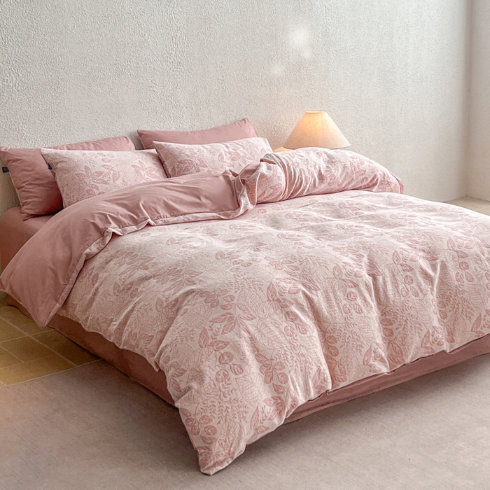 91家纺网 家纺一手货源 找家纺 恋人优选 2026新款全棉纯棉三层提花四件套 茎叶时光-粉