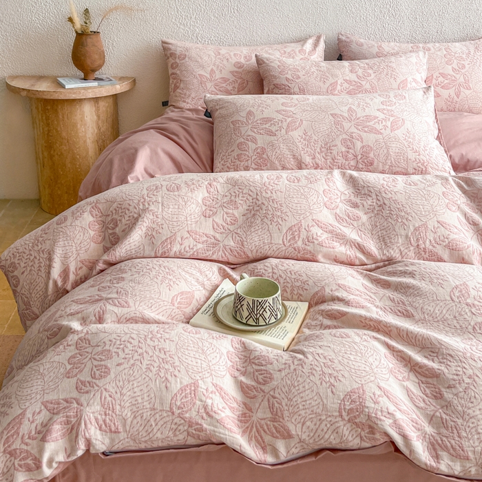 91家纺网 家纺一手货源 找家纺 恋人优选 2026新款全棉纯棉三层提花四件套 茎叶时光-粉