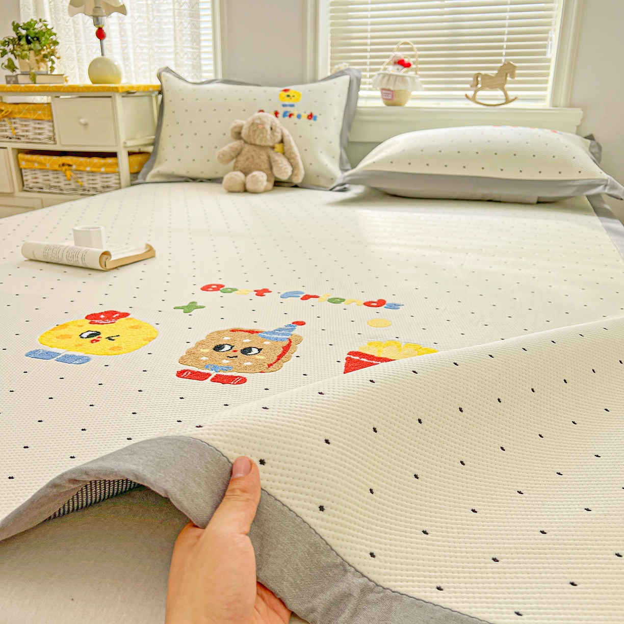 91家纺网 家纺一手货源 找家纺 十里居 2026新款A类凉感PE毛巾绣提花凉席席子-奶酪饼干系列 奶酪饼干-波点白