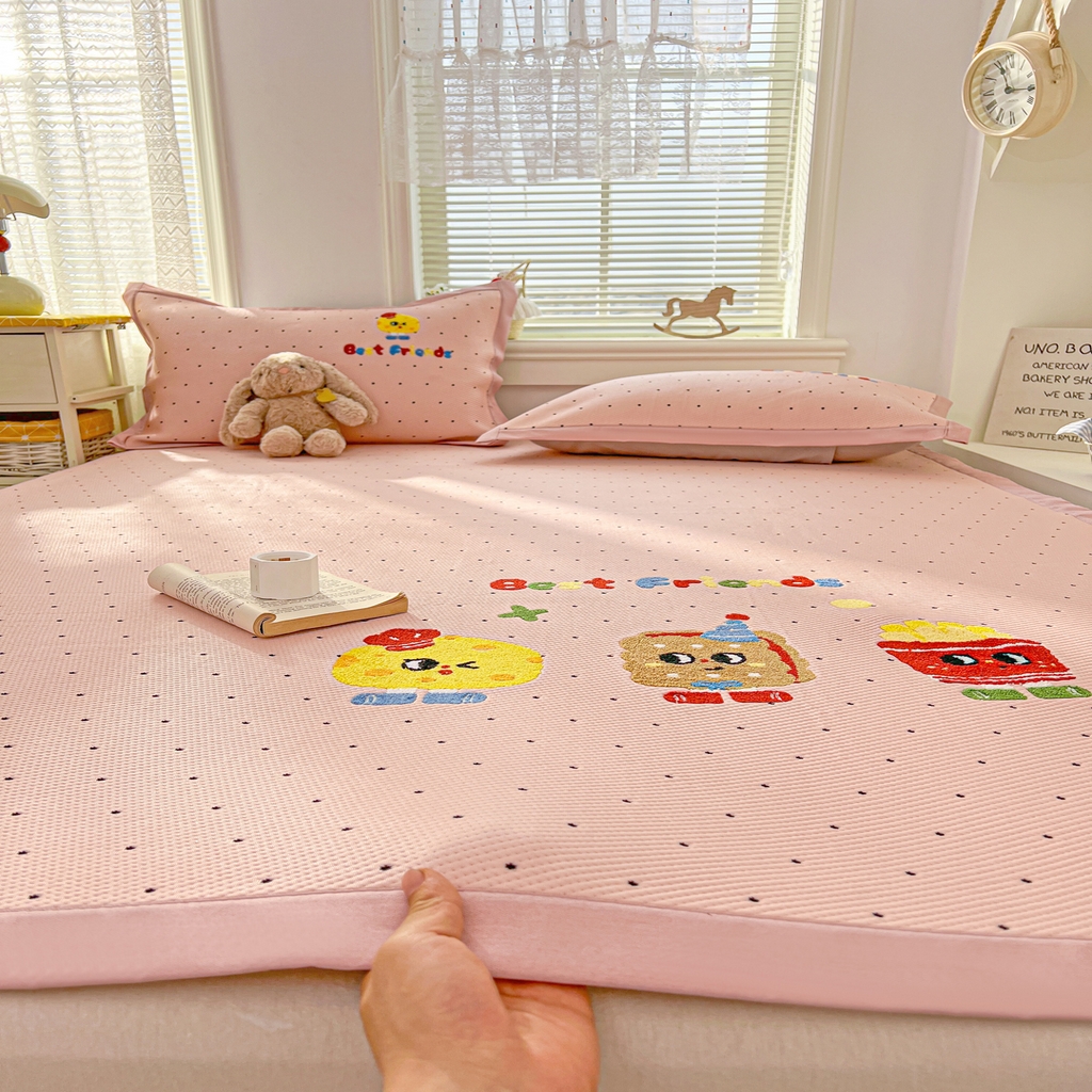 91家纺网 家纺一手货源 找家纺 十里居 2026新款A类凉感PE毛巾绣提花凉席席子-奶酪饼干系列 奶酪饼干-波点粉