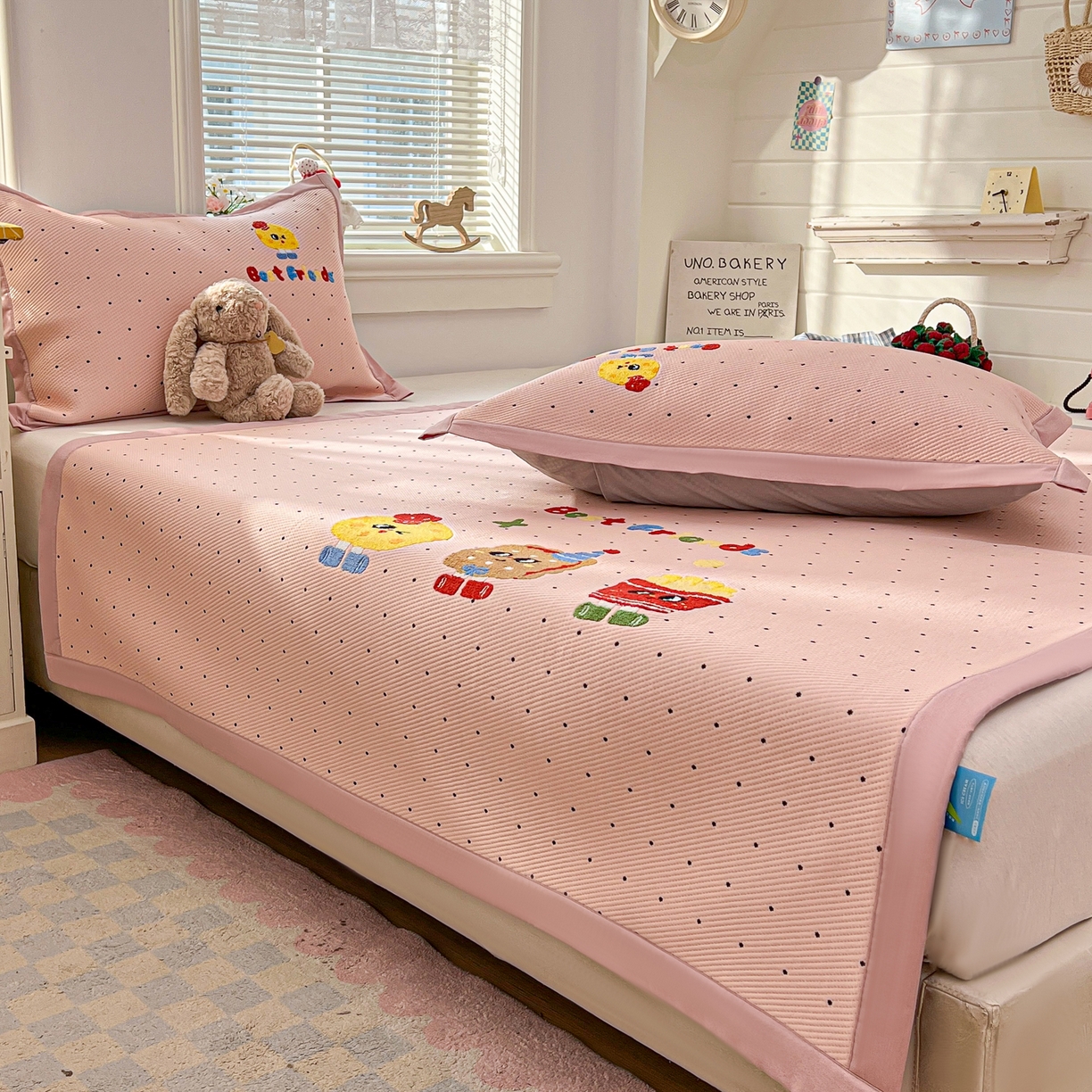 91家纺网 家纺一手货源 找家纺 十里居 2026新款A类凉感PE毛巾绣提花凉席席子-奶酪饼干系列 奶酪饼干-波点粉