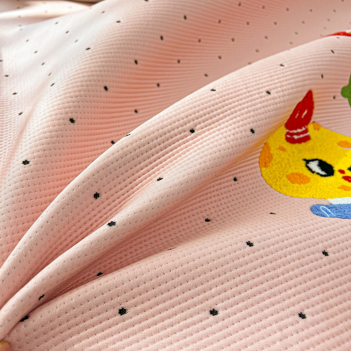 91家纺网 家纺一手货源 找家纺 十里居 2026新款A类凉感PE毛巾绣提花凉席席子-奶酪饼干系列 奶酪饼干-波点粉