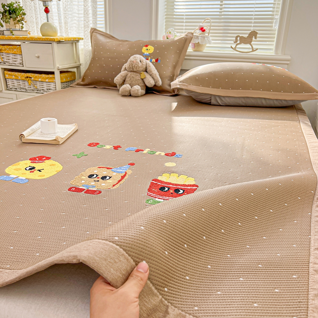 91家纺网 家纺一手货源 找家纺 十里居 2026新款A类凉感PE毛巾绣提花凉席席子-奶酪饼干系列 奶酪饼干-波点咖