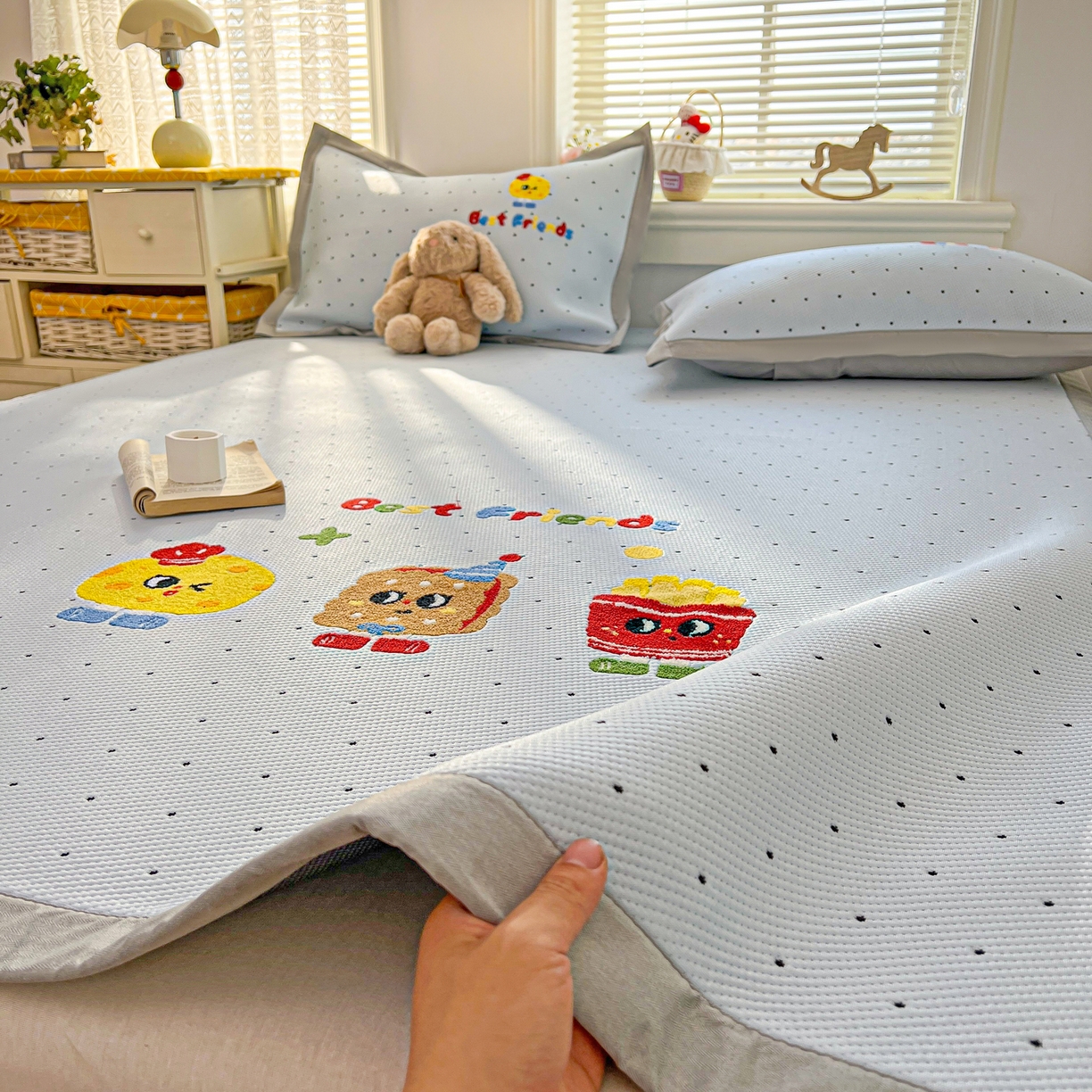 91家纺网 家纺一手货源 找家纺 十里居 2026新款A类凉感PE毛巾绣提花凉席席子-奶酪饼干系列 奶酪饼干-波点蓝