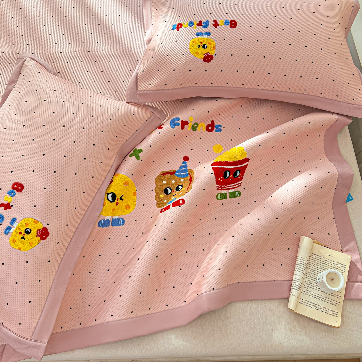 91家纺网 家纺一手货源 找家纺 十里居 2026新款A类凉感PE毛巾绣提花凉席席子-奶酪饼干系列 奶酪饼干-波点粉