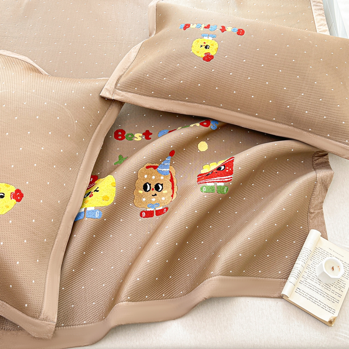 91家纺网 家纺一手货源 找家纺 十里居 2026新款A类凉感PE毛巾绣提花凉席席子-奶酪饼干系列 奶酪饼干-波点咖