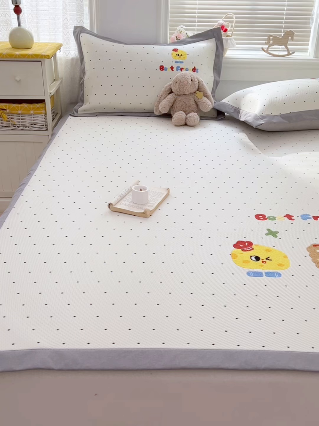 91家纺网 家纺一手货源 找家纺 十里居 2026新款A类凉感PE毛巾绣提花凉席席子-奶酪饼干系列 奶酪饼干-波点白