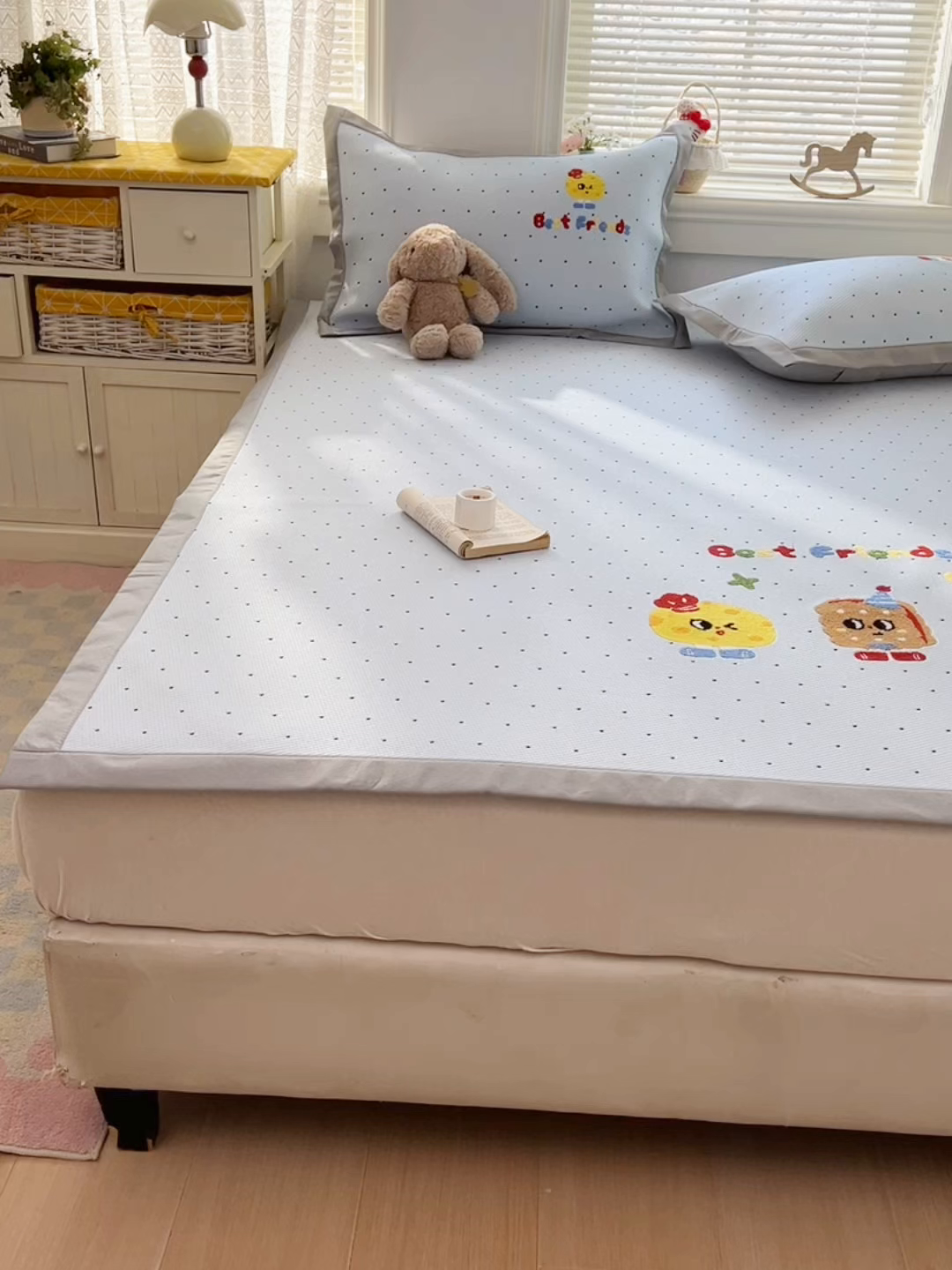 91家纺网 家纺一手货源 找家纺 十里居 2026新款A类凉感PE毛巾绣提花凉席席子-奶酪饼干系列 奶酪饼干-波点蓝