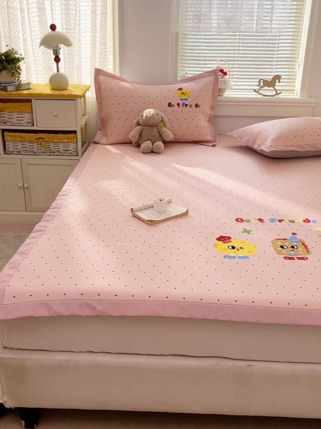 91家纺网 家纺一手货源 找家纺 十里居 2026新款A类凉感PE毛巾绣提花凉席席子-奶酪饼干系列 奶酪饼干-波点粉