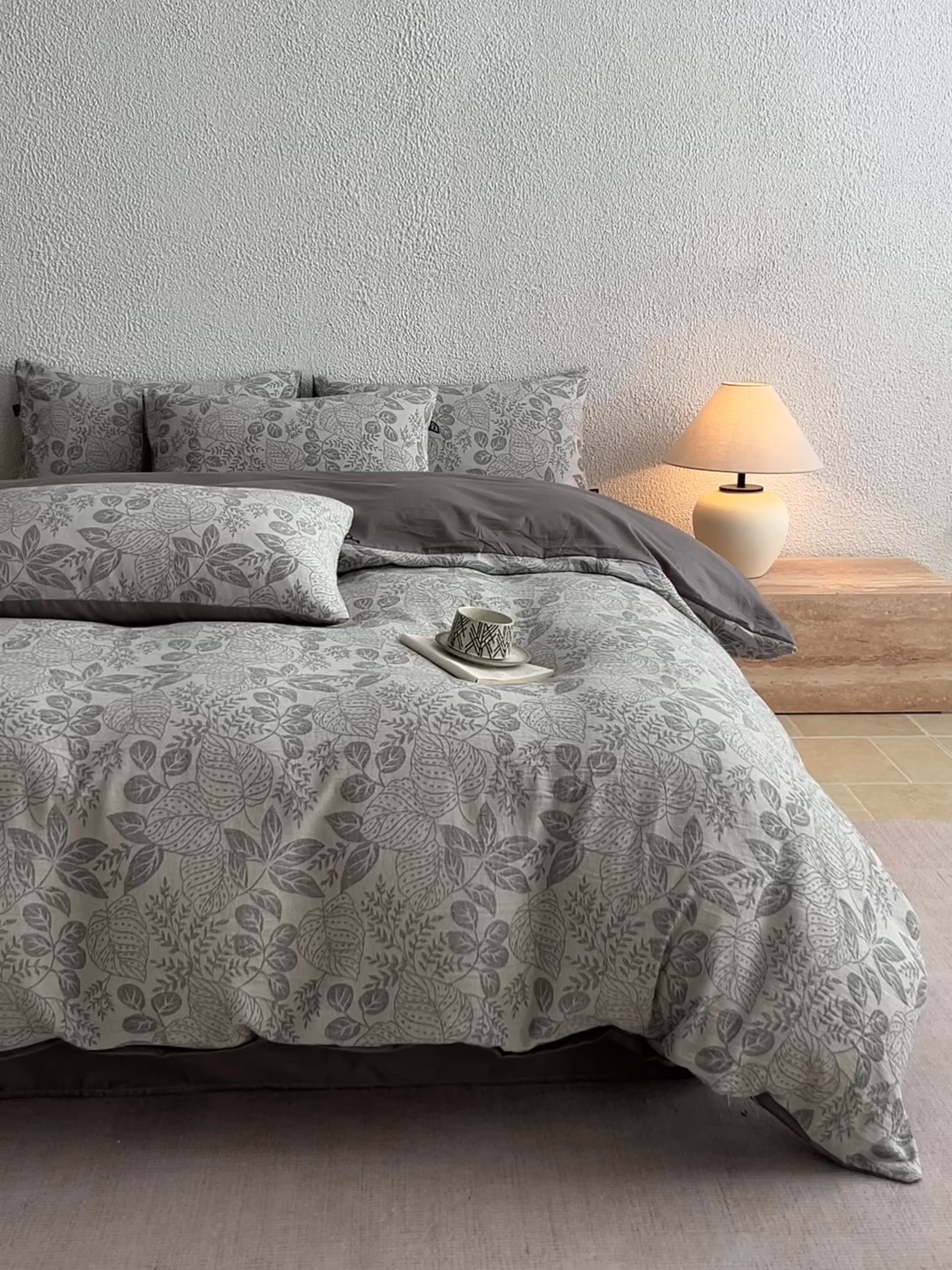 91家纺网 家纺一手货源 找家纺 恋人优选 2026新款全棉纯棉三层提花四件套 茎叶时光-灰