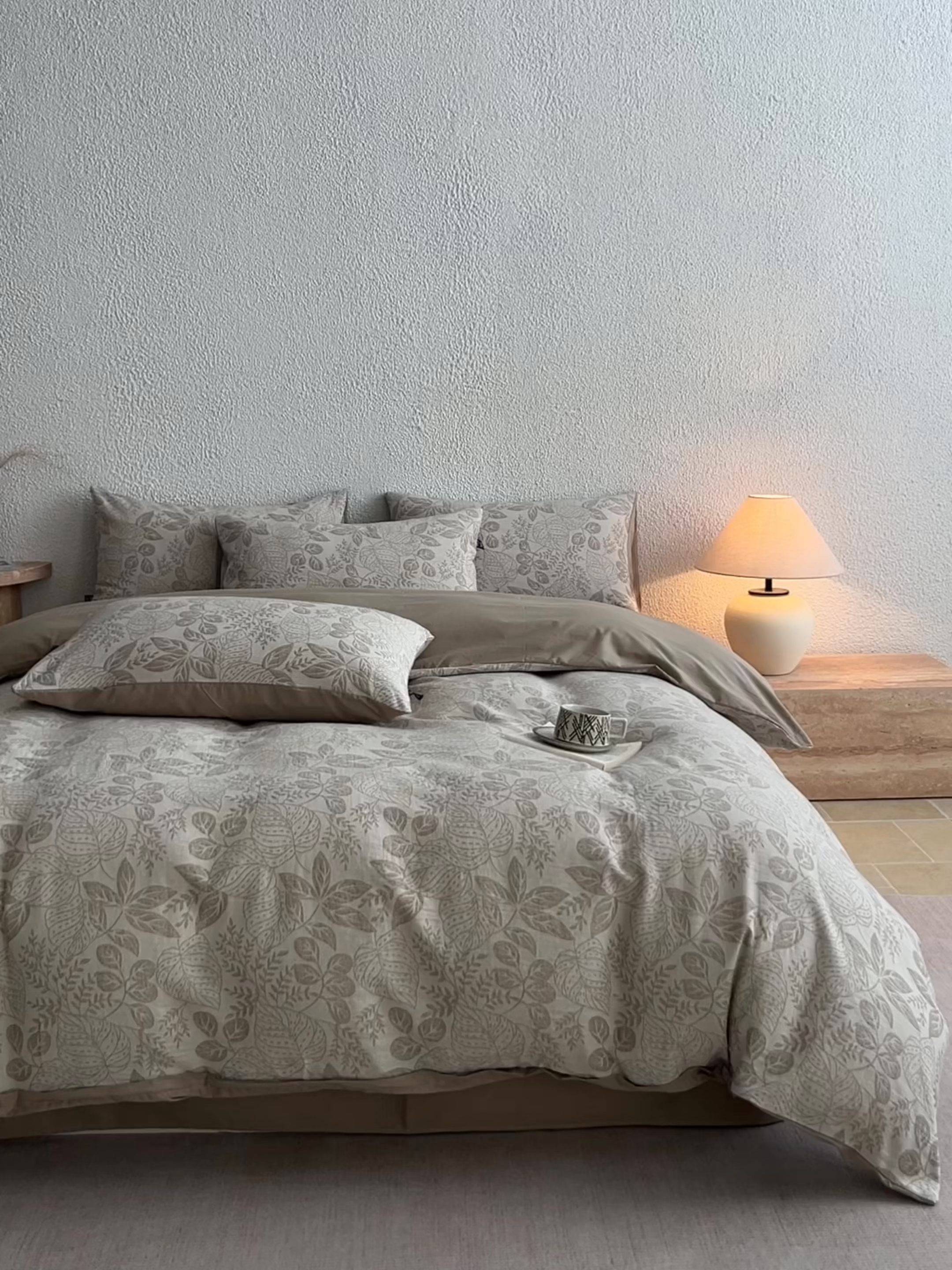 91家纺网 家纺一手货源 找家纺 恋人优选 2026新款全棉纯棉三层提花四件套 茎叶时光-咖