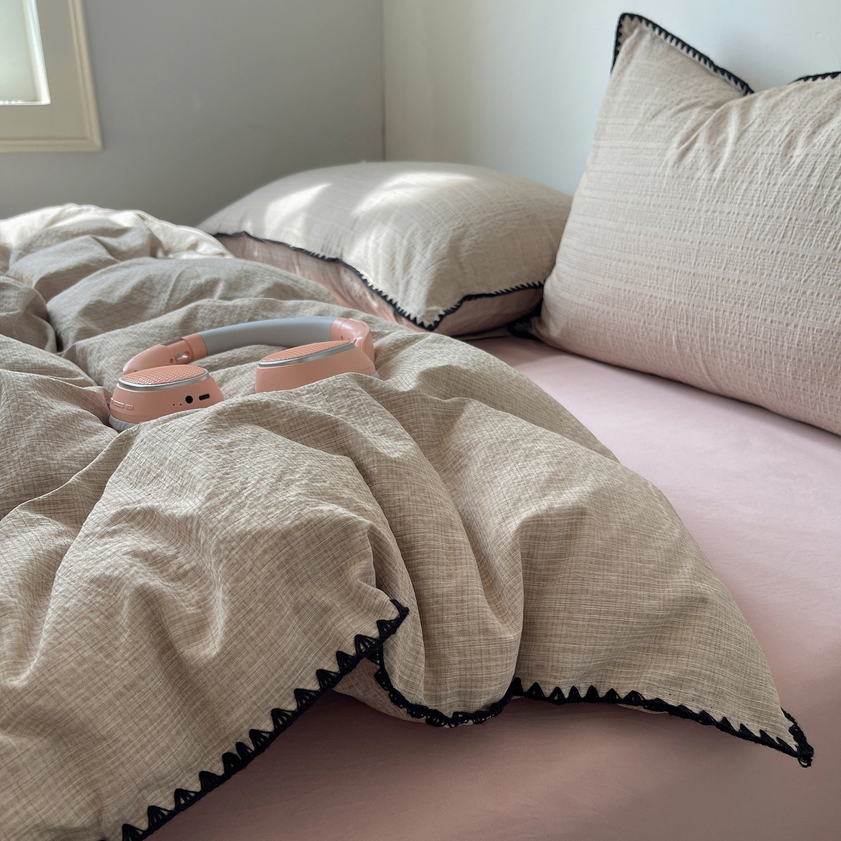 91家纺网 家纺一手货源 找家纺 凯洛奇 2026新款色织阳离子贝壳边四件套 阳离子-奶咖