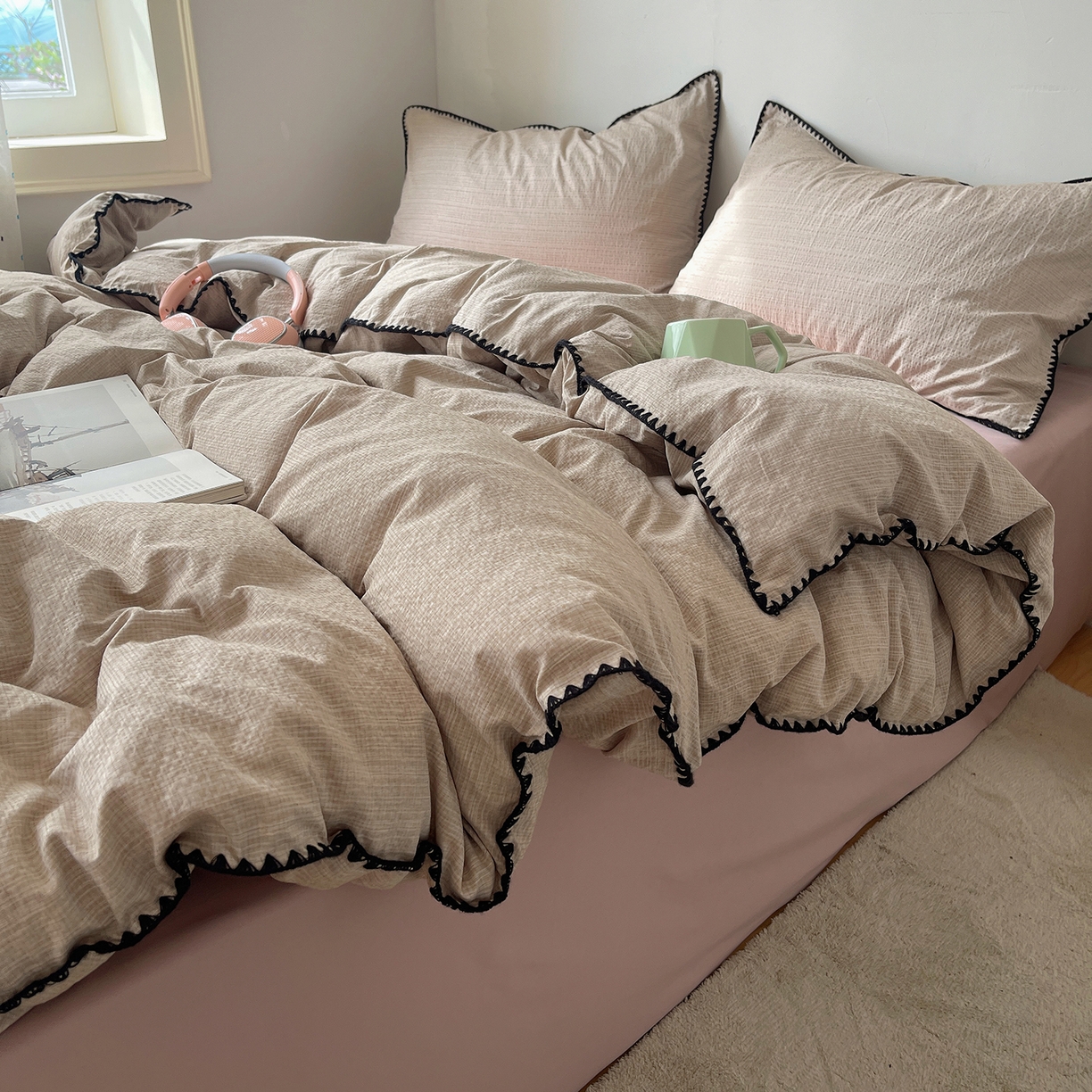 91家纺网 家纺一手货源 找家纺 凯洛奇 2026新款色织阳离子贝壳边四件套 阳离子-奶咖