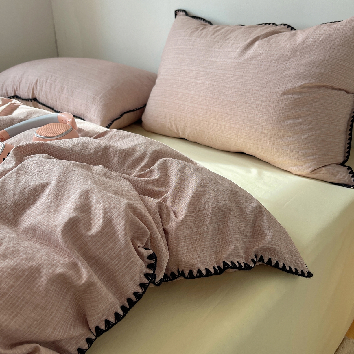 91家纺网 家纺一手货源 找家纺 凯洛奇 2026新款色织阳离子贝壳边四件套 阳离子-樱粉