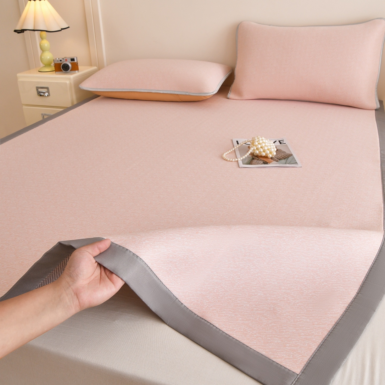 91家纺网 家纺一手货源 找家纺 金艾草 2026新款PE冰豆豆席凉感凉席单件席子平铺款 豆豆凉席-粉色