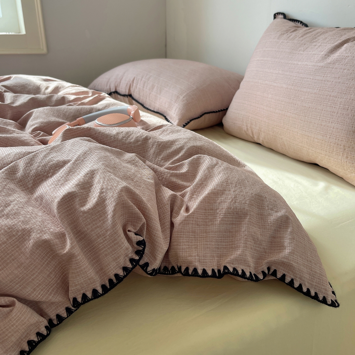 91家纺网 家纺一手货源 找家纺 凯洛奇 2026新款色织阳离子贝壳边四件套 阳离子-樱粉