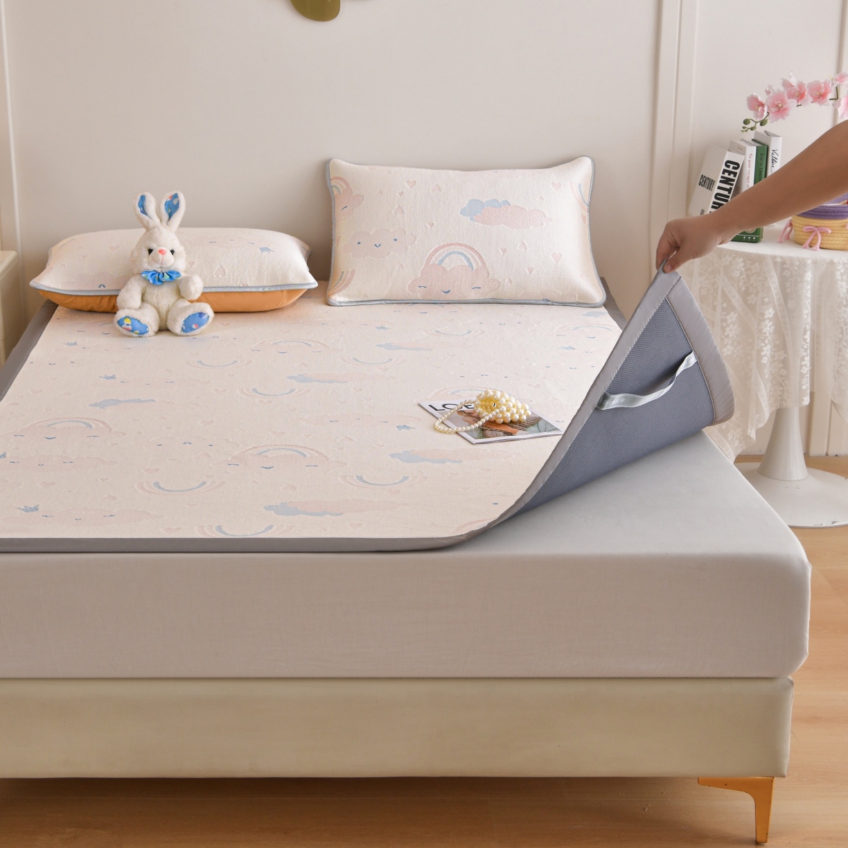 91家纺网 家纺一手货源 找家纺 金艾草 2026新款PE冰豆豆席凉感凉席单件席子平铺款 凉豆豆凉席-彩云粉