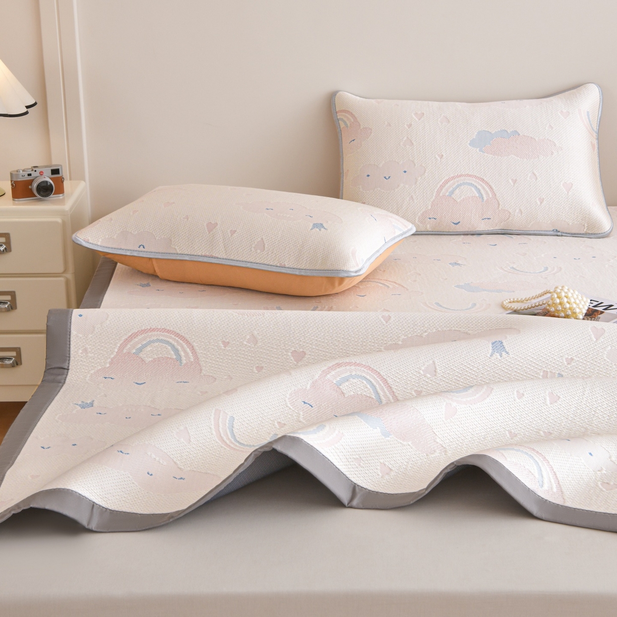 91家纺网 家纺一手货源 找家纺 金艾草 2026新款PE冰豆豆席凉感凉席单件席子平铺款 凉豆豆凉席-彩云粉