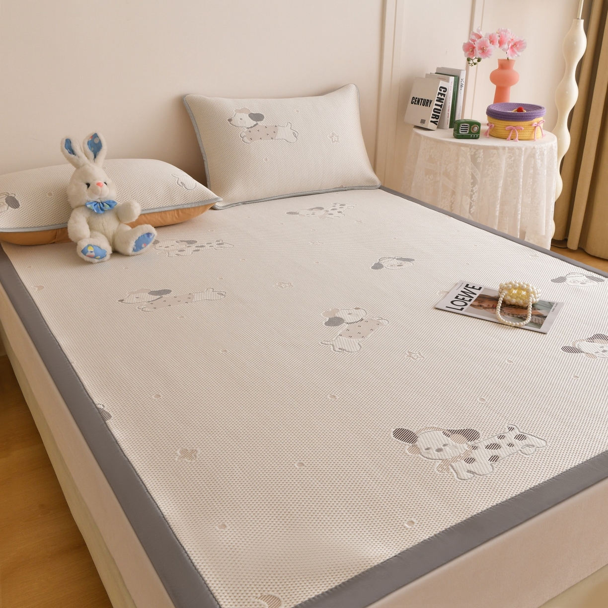 91家纺网 家纺一手货源 找家纺 金艾草 2026新款PE冰豆豆席凉感凉席单件席子平铺款 凉豆豆凉席-香肠狗卡其