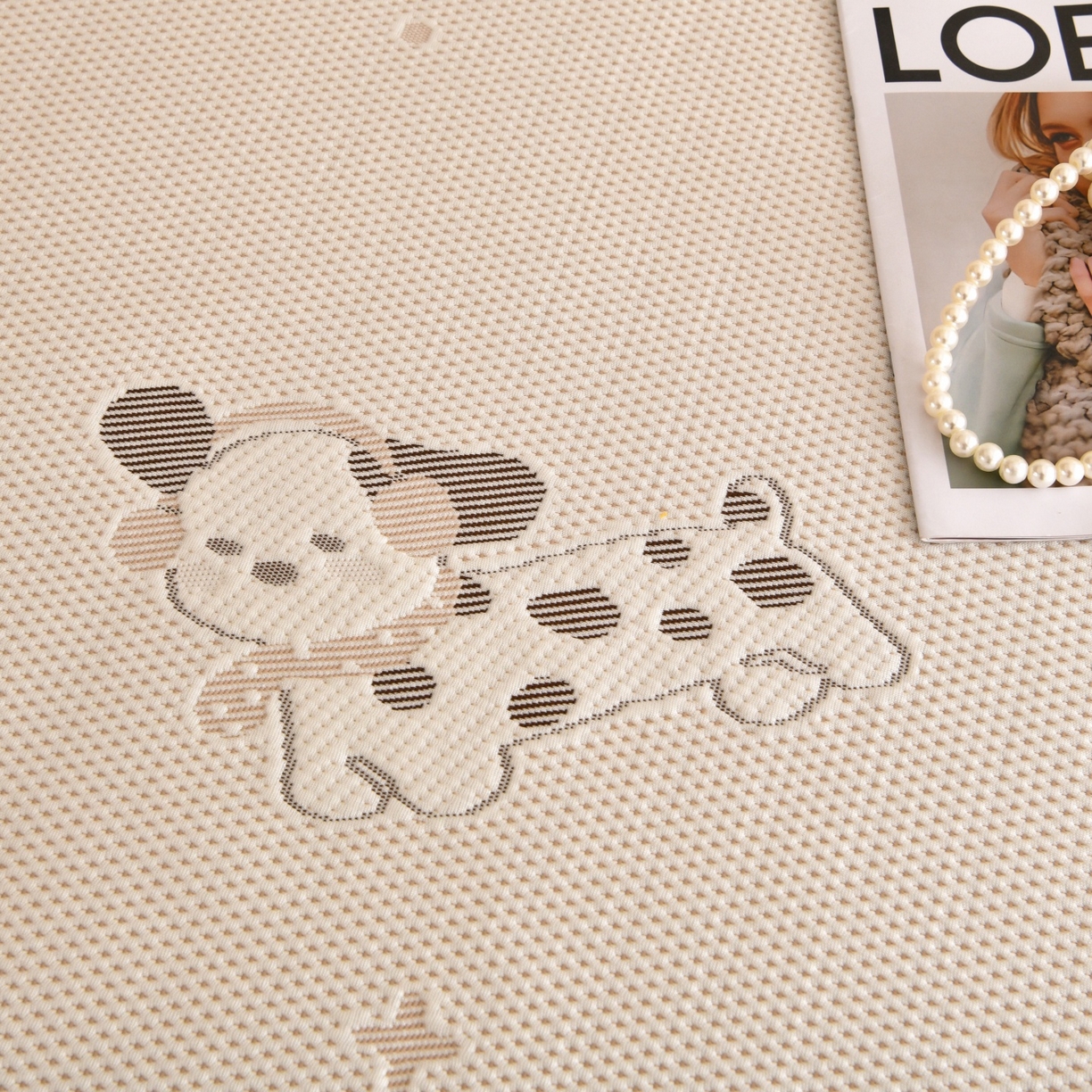 91家纺网 家纺一手货源 找家纺 金艾草 2026新款PE冰豆豆席凉感凉席单件席子平铺款 凉豆豆凉席-香肠狗卡其