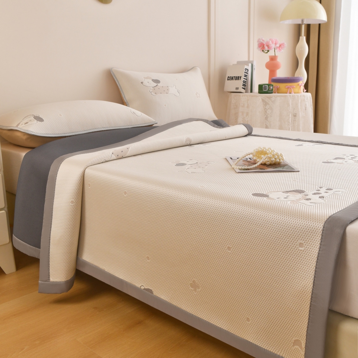 91家纺网 家纺一手货源 找家纺 金艾草 2026新款PE冰豆豆席凉感凉席单件席子平铺款 凉豆豆凉席-香肠狗卡其