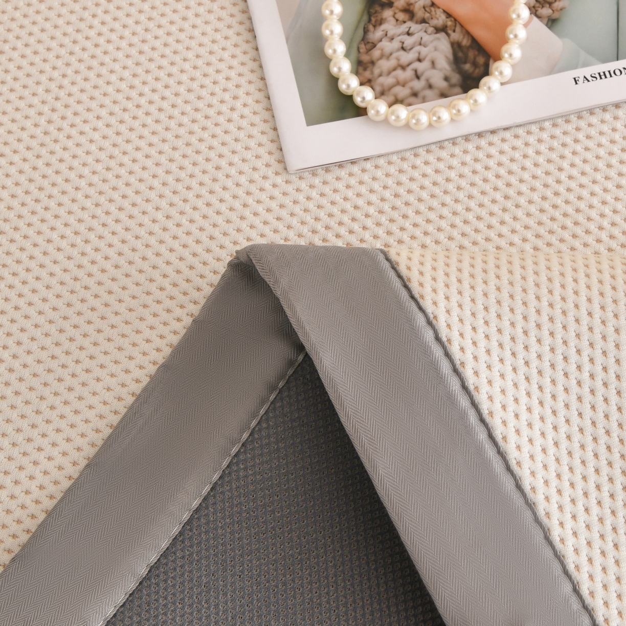 91家纺网 家纺一手货源 找家纺 金艾草 2026新款PE冰豆豆席凉感凉席单件席子平铺款 凉豆豆凉席-香肠狗卡其