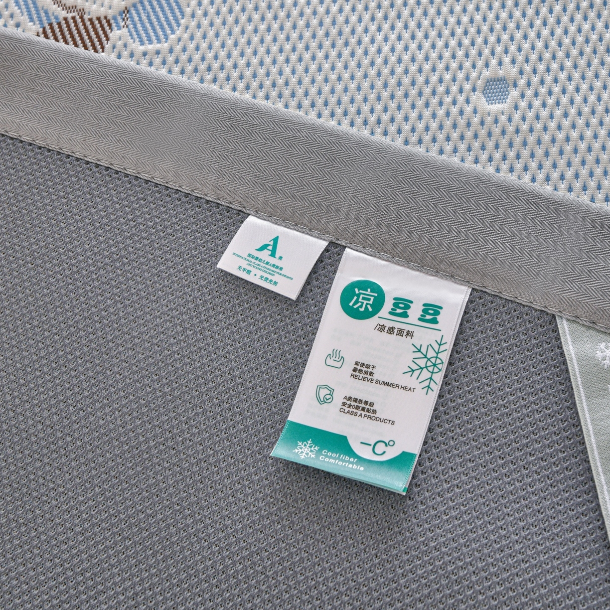 91家纺网 家纺一手货源 找家纺 金艾草 2026新款PE冰豆豆席凉感凉席单件席子平铺款 凉豆豆凉席-香肠狗蓝