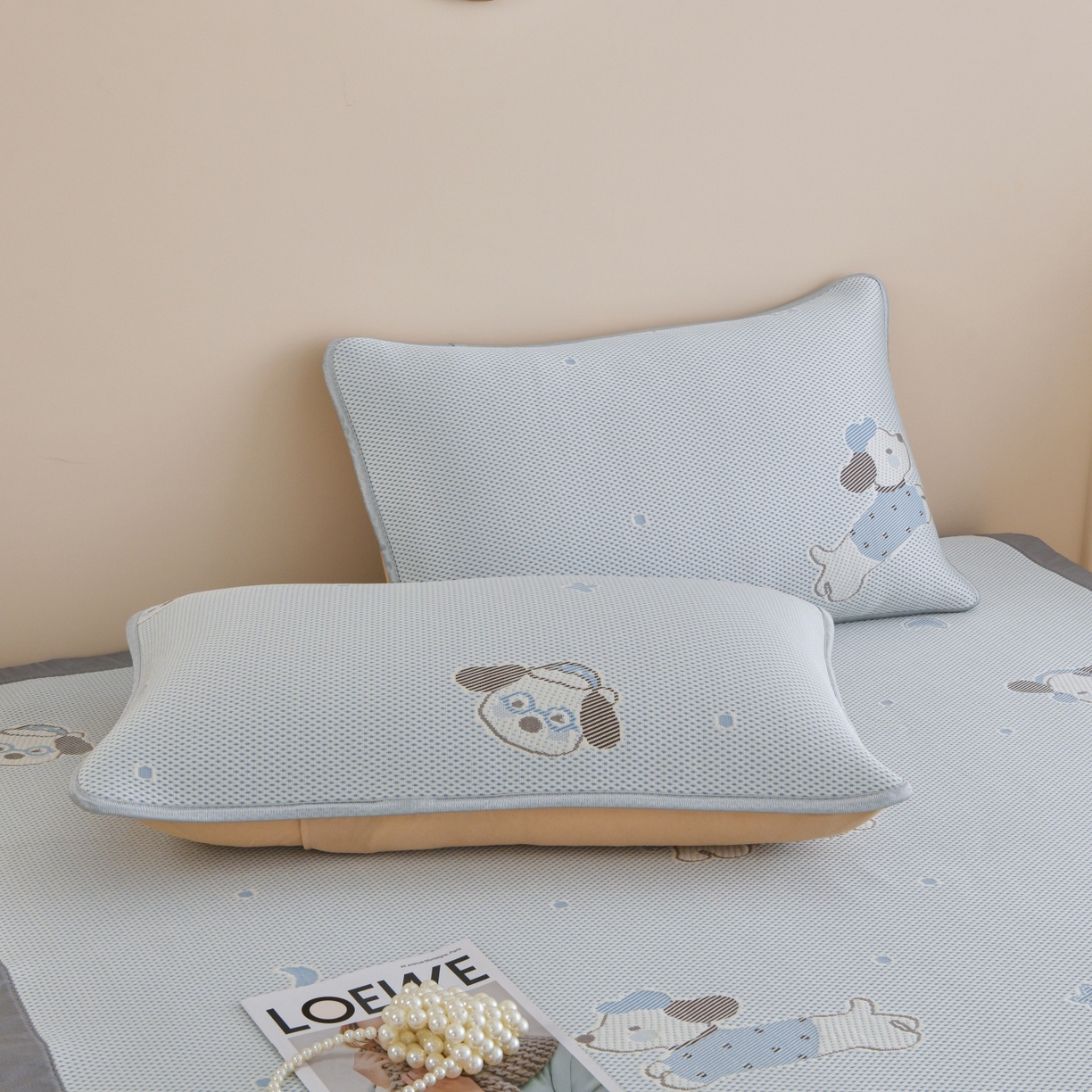 91家纺网 家纺一手货源 找家纺 金艾草 2026新款PE冰豆豆席凉感凉席单件席子平铺款 凉豆豆凉席-香肠狗蓝