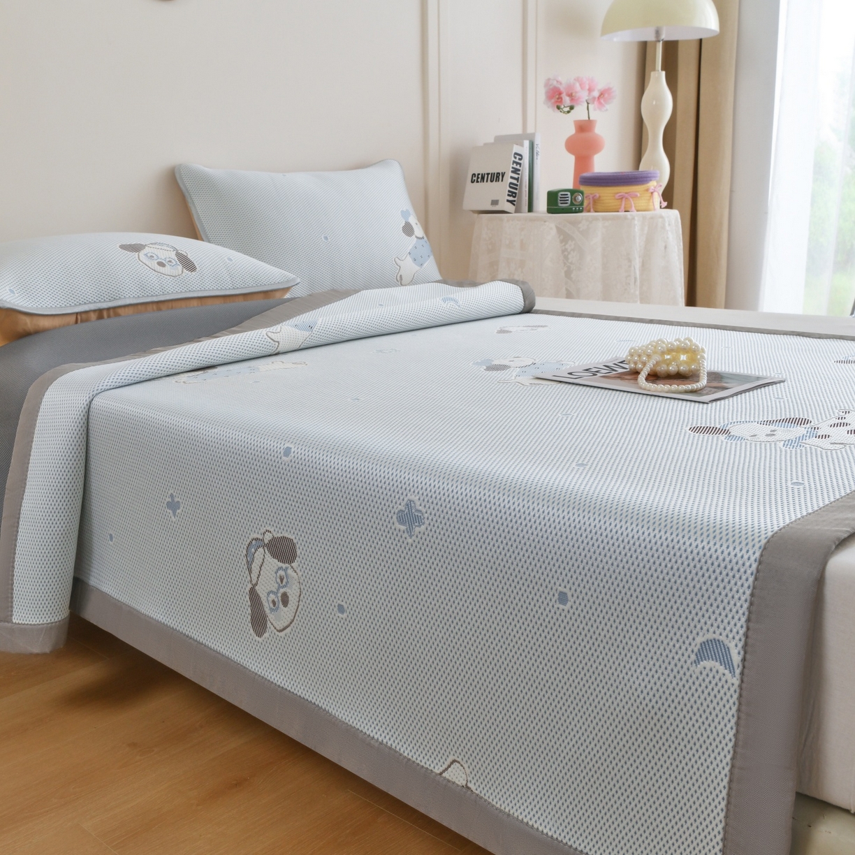 91家纺网 家纺一手货源 找家纺 金艾草 2026新款PE冰豆豆席凉感凉席单件席子平铺款 凉豆豆凉席-香肠狗蓝