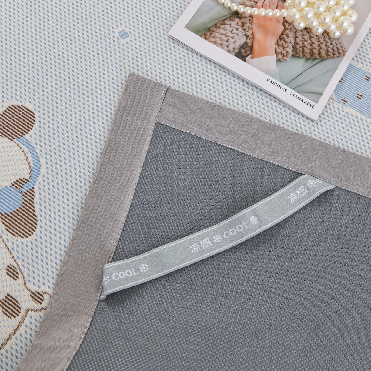 91家纺网 家纺一手货源 找家纺 金艾草 2026新款PE冰豆豆席凉感凉席单件席子平铺款 凉豆豆凉席-香肠狗蓝