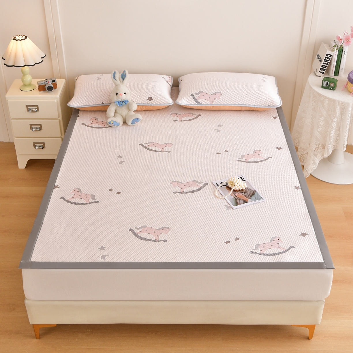 91家纺网 家纺一手货源 找家纺 金艾草 2026新款PE冰豆豆席凉感凉席单件席子平铺款 凉豆豆凉席-小马粉