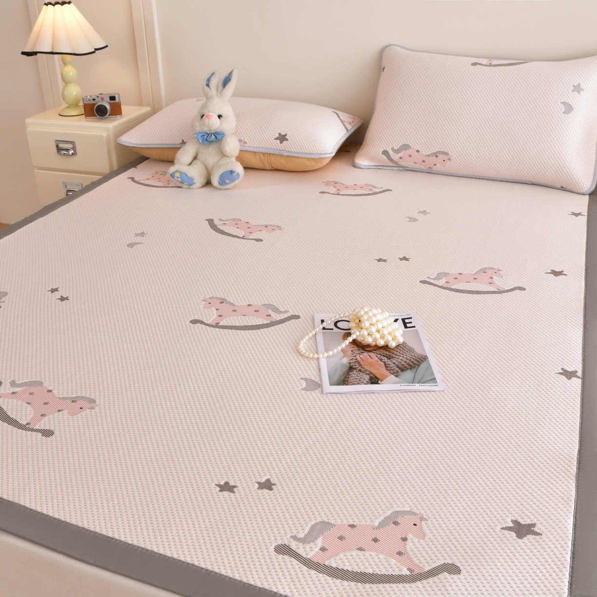 91家纺网 家纺一手货源 找家纺 金艾草 2026新款PE冰豆豆席凉感凉席单件席子平铺款 凉豆豆凉席-小马粉