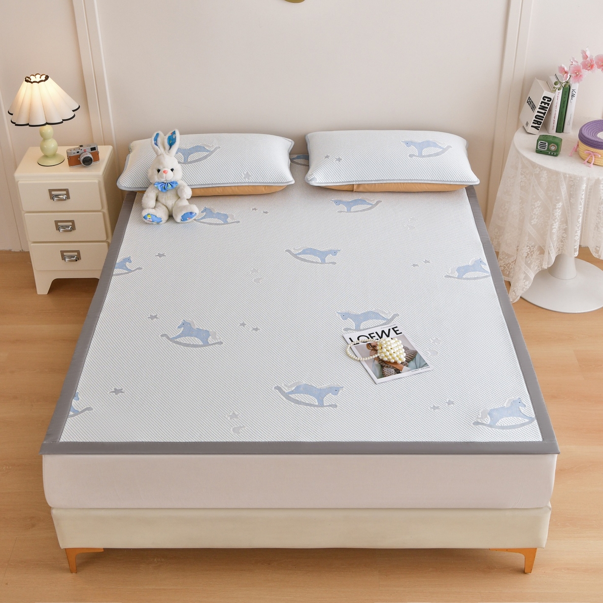 91家纺网 家纺一手货源 找家纺 金艾草 2026新款PE冰豆豆席凉感凉席单件席子平铺款 凉豆豆凉席-小马蓝