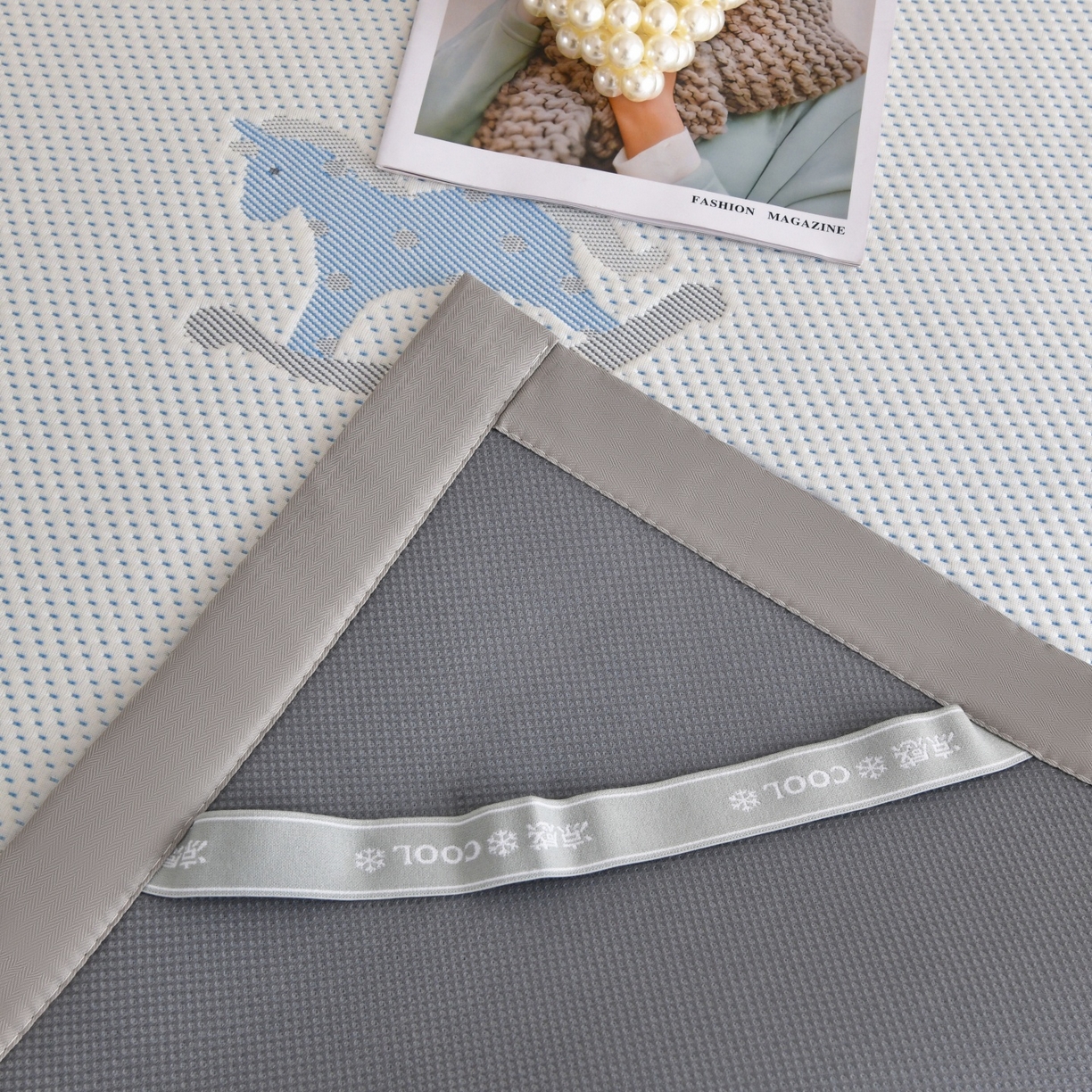 91家纺网 家纺一手货源 找家纺 金艾草 2026新款PE冰豆豆席凉感凉席单件席子平铺款 凉豆豆凉席-小马蓝